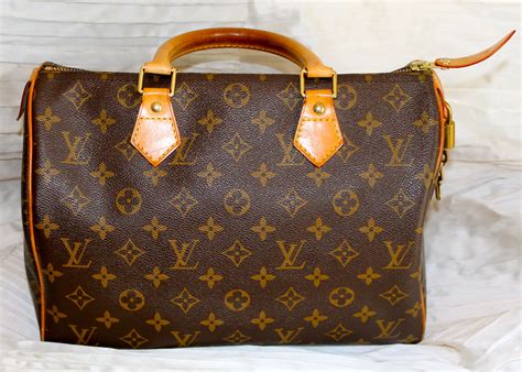 tracolla sì o no a bauletto lv|Borsa Speedy Louis Vuitton: i bauletti più belli e come abbinarli.